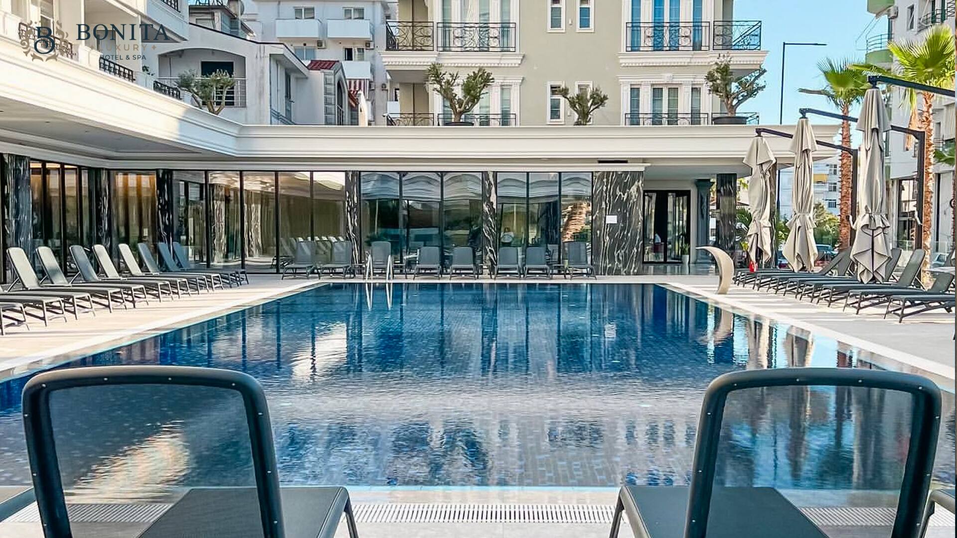 Bonita Luxury, Golem