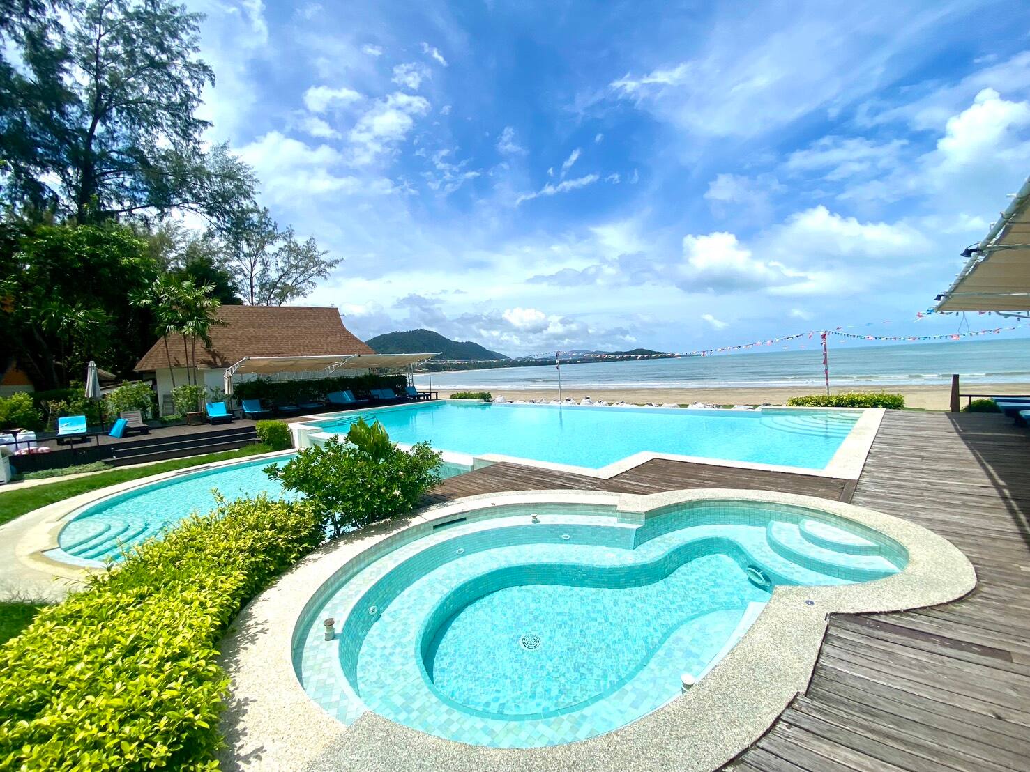 Twin Bay Resort