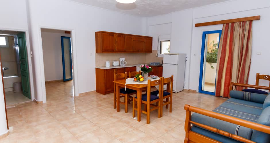 <p>Kaksio sivurakennuksessa</p>