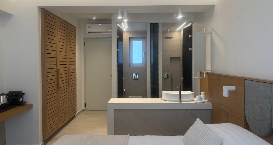 <p>kahden hengen huone sivurakennuksessa</p>