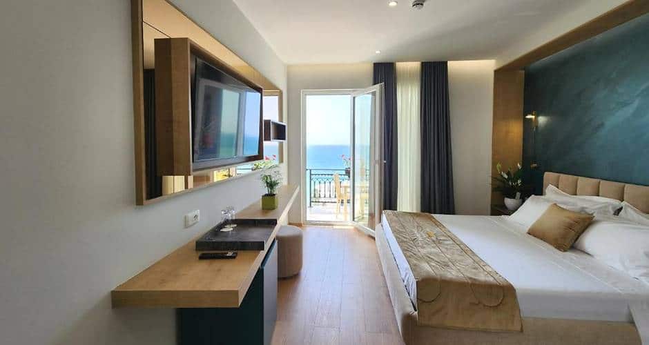 <p>Superior-huone</p>